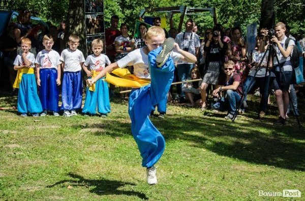 Маленькі козаки зачарували відвідувачів «Бандерштату» бойовим гопаком. ФОТО