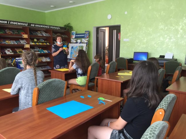 Волинські школярі підготували патріотичні сувеніри для бійців, які на передовій. ФОТО