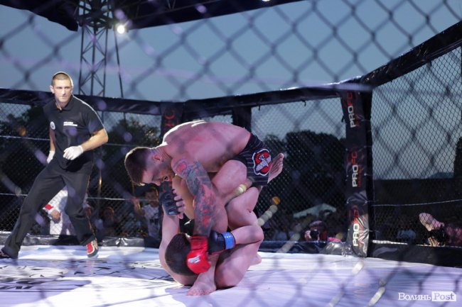 Турнір зі змішаних єдиноборств у Луцькому замку: як це було