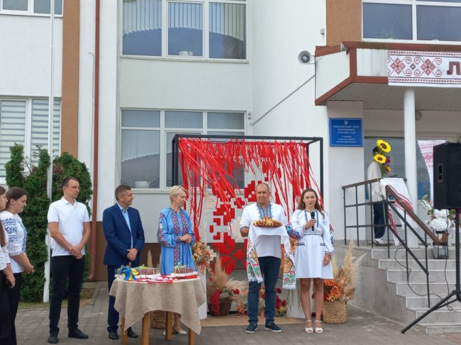 250 першачків, 119 випускників і новий корпус у Рованцях: як Боратинська громада розпочала навчальний рік