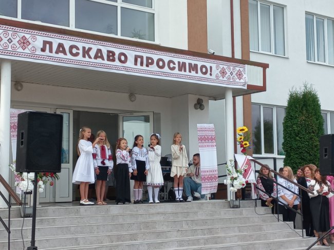 250 першачків, 119 випускників і новий корпус у Рованцях: як Боратинська громада розпочала навчальний рік