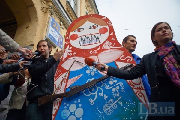 У Києві пікетували компанію, яка видає штрих-коди. ФОТО