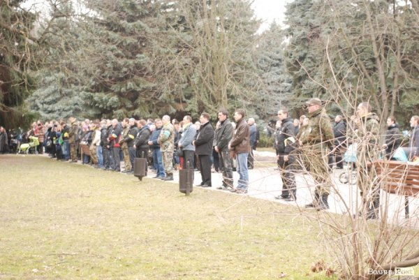 Луцьк сумує: хода до могили Героя Майдану. ФОТО