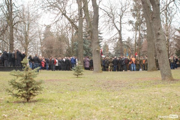 Луцьк сумує: хода до могили Героя Майдану. ФОТО