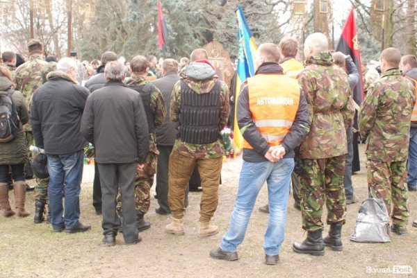 Луцьк сумує: хода до могили Героя Майдану. ФОТО