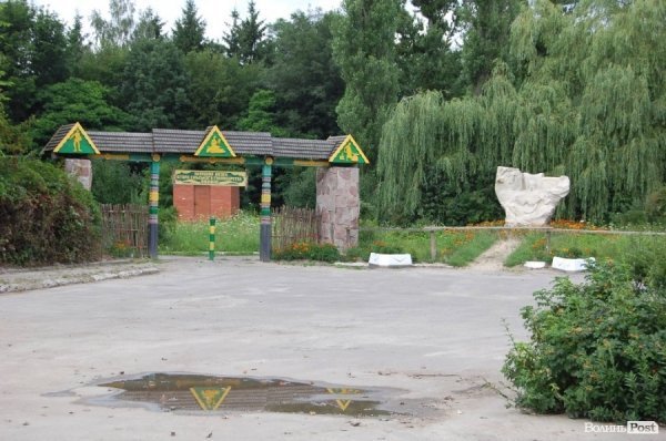 До ставка звідси - праворуч