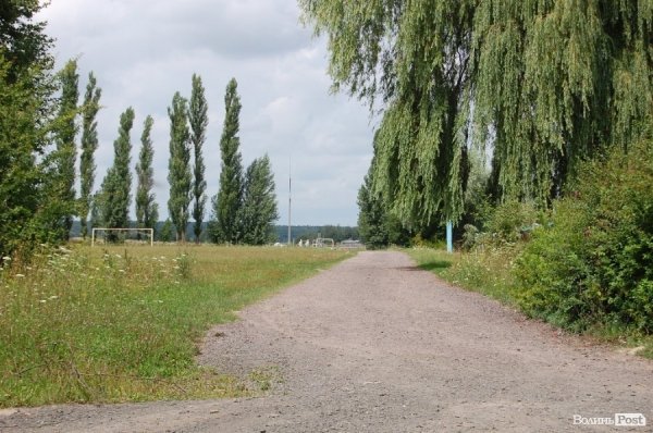 Початок ґрунтової дороги