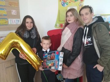 Волинські учні привітали зі святом сина загиблого Героя