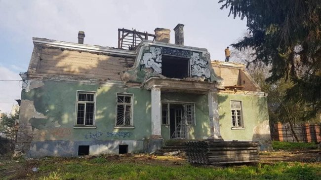 У Луцьку почали зносити унікальний будинок 
