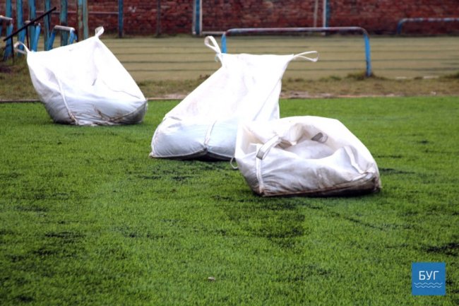 У Володимирі-Волинському завершують ремонт стадіону