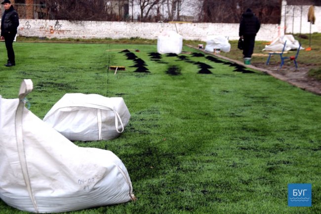 У Володимирі-Волинському завершують ремонт стадіону