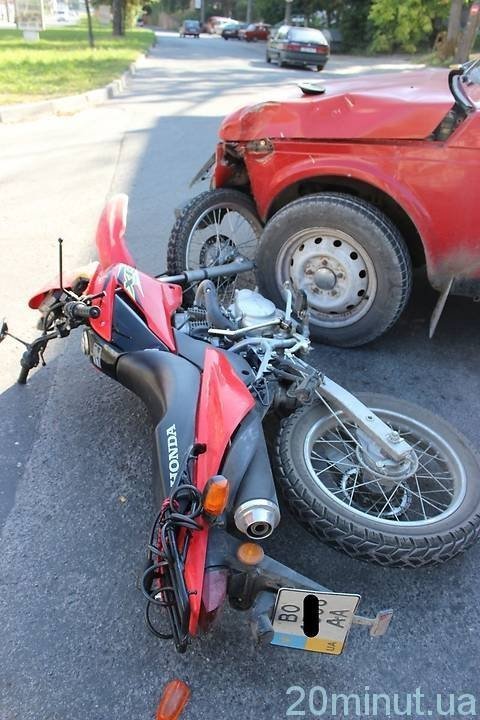 Екс-мер Тернополя влаштував аварію. ФОТО. ВІДЕО