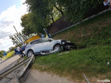 Аварія під Луцьком: авто відлетіло в кювет