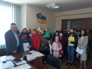 Родини загиблих воїнів отримали землю у курортному районі Волині