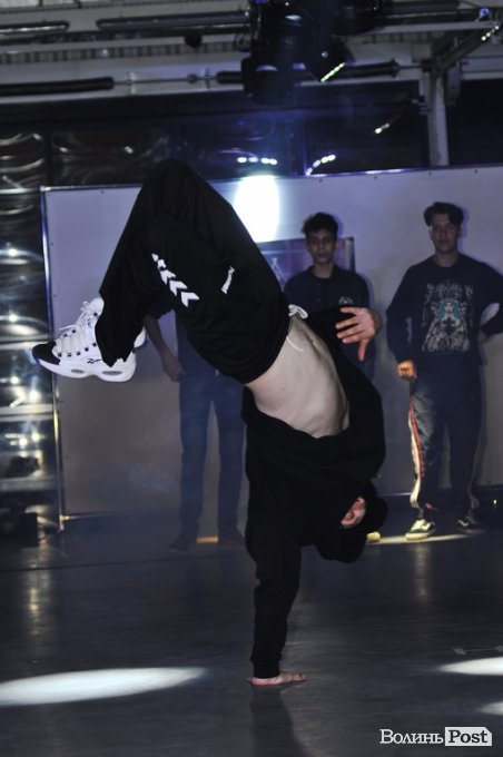 Свято краси і моди: як мийку в Луцьку перетворили на модний подіум