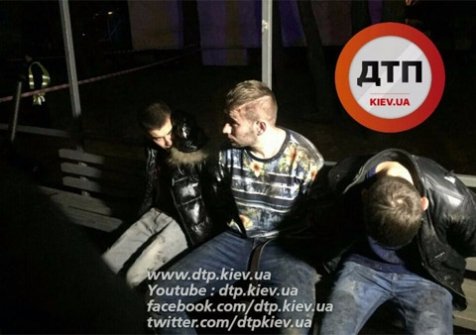 У Києві поліцейські відкрили вогонь по авто-порушнику, загинув пасажир. ФОТО