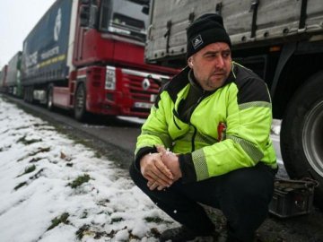 Польські фермери наразі блокують п’ять пунктів пропуску на кордоні з Україною