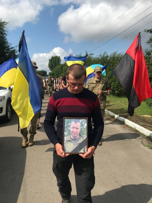 На Волині попрощалися із Героєм Віталієм Кулаковим. ФОТО