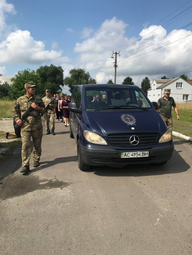 На Волині попрощалися із Героєм Віталієм Кулаковим. ФОТО