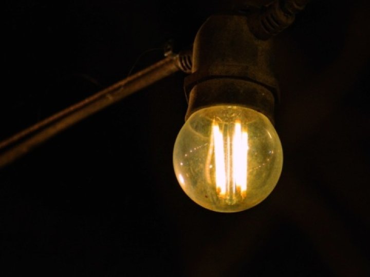 По всій Україні запровадили погодинні графіки відключення світла