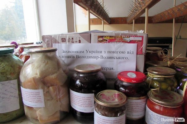 Смаколики для воїнів АТО готували у Володимирі-Волинському. ФОТО