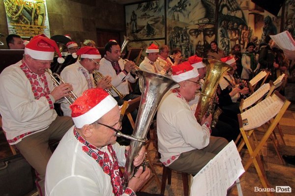 Смаколики для воїнів АТО готували у Володимирі-Волинському. ФОТО