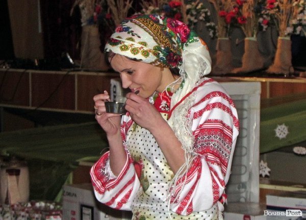 Смаколики для воїнів АТО готували у Володимирі-Волинському. ФОТО