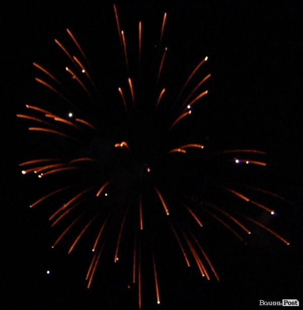 Вогнем і піротехнікою Луцьк відсалютував Перемозі