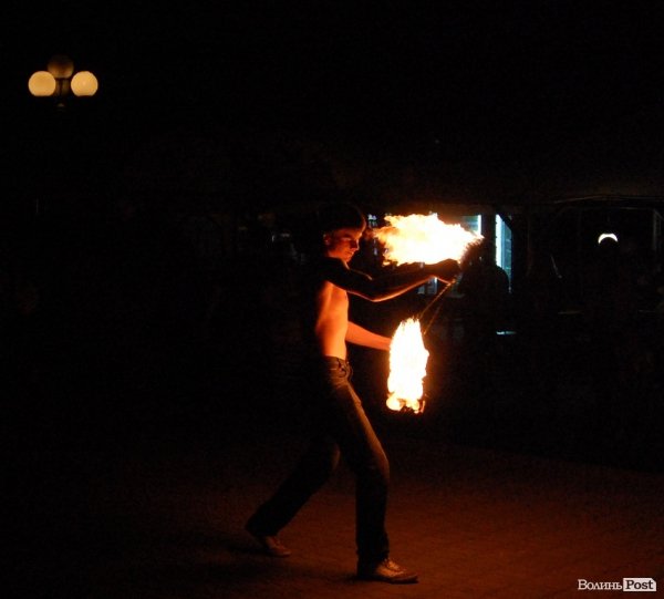 Вогнем і піротехнікою Луцьк відсалютував Перемозі