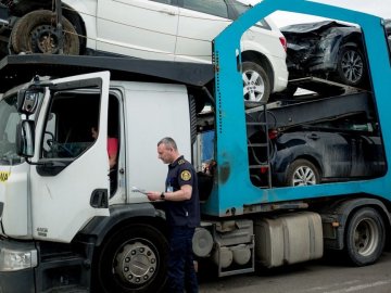 «Нульове» розмитнення авто: одна із категорій українців зможе ввозити машини без мита