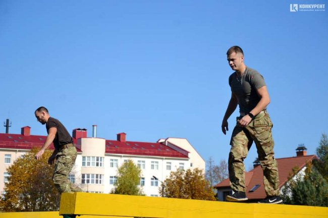 У луцькій школі відкрили військово-спортивну смугу перешкод. ФОТО