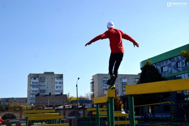 У луцькій школі відкрили військово-спортивну смугу перешкод. ФОТО