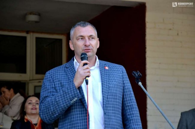 У луцькій школі відкрили військово-спортивну смугу перешкод. ФОТО