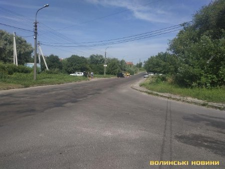 У Луцьку через зіткнення перевернувся мінівен. ФОТО