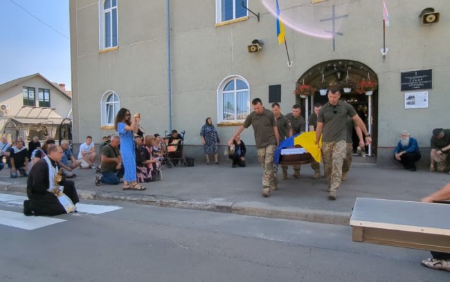 Був турботливим батьком чотирьох дітей: на Волині попрощалися з Героєм Ростиславом Шевчиком