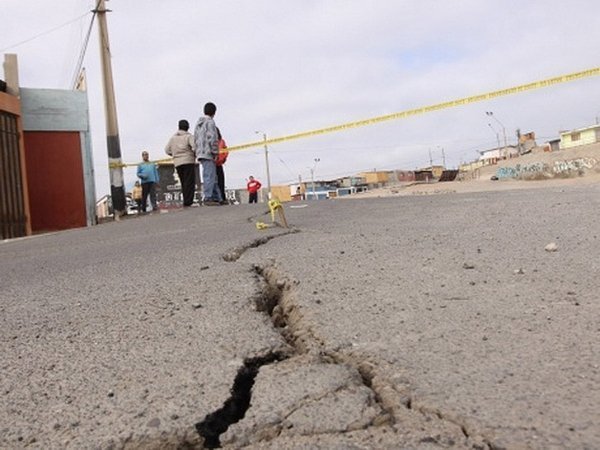  Обходити тріщинки на асфальті