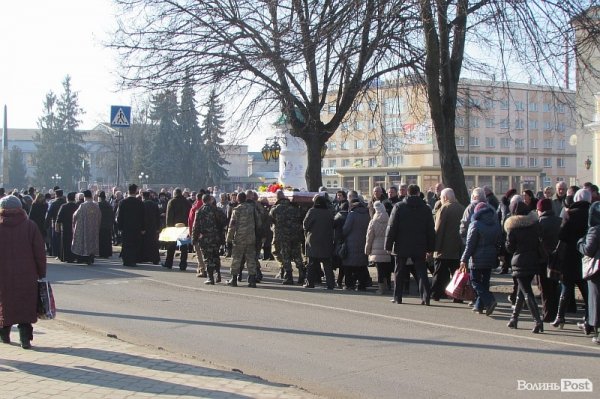 У Володимирі-Волинському попрощалися із загиблим бійцем. ФОТО