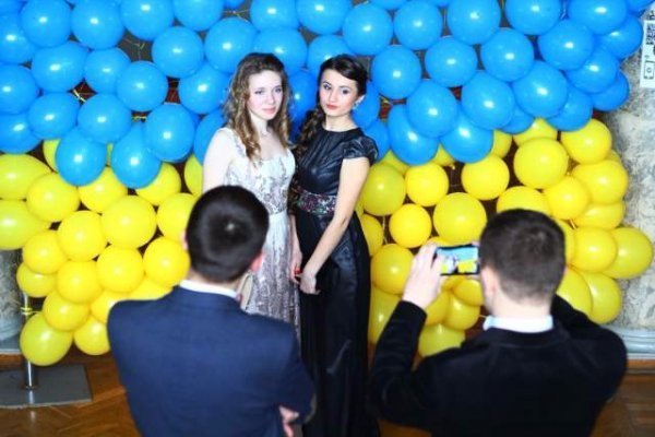 Луцькі студенти під час проведення Віденського балу збирали кошти на благодійність. ФОТО