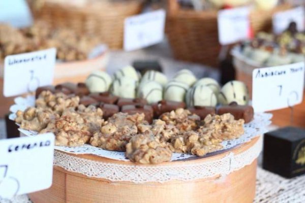 Луцькі студенти під час проведення Віденського балу збирали кошти на благодійність. ФОТО