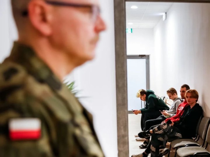 У Польщі з 2026 року планують надіслати понад 200 тисяч повісток на ВЛК, зокрема й жінкам