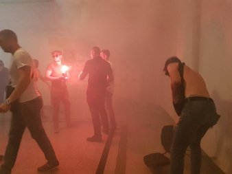 У Харкові міськраду закидали димовими шашками. ФОТО