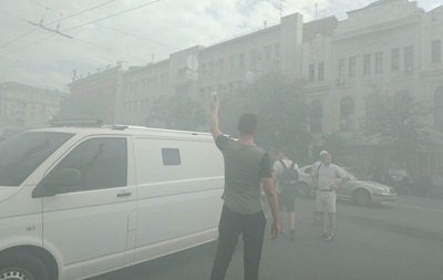 У Харкові міськраду закидали димовими шашками. ФОТО