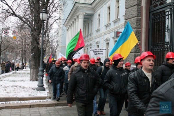 Як волинські шахтарі мітингують у Києві. ФОТО