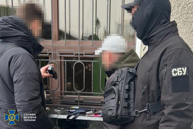 Директор театру у Кропивницькому за хабарі бронював «акторів» від мобілізації