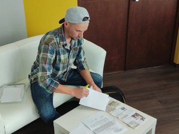 Волинянин дізнався, що «очолює» осередок забороненої партії. ВІДЕО