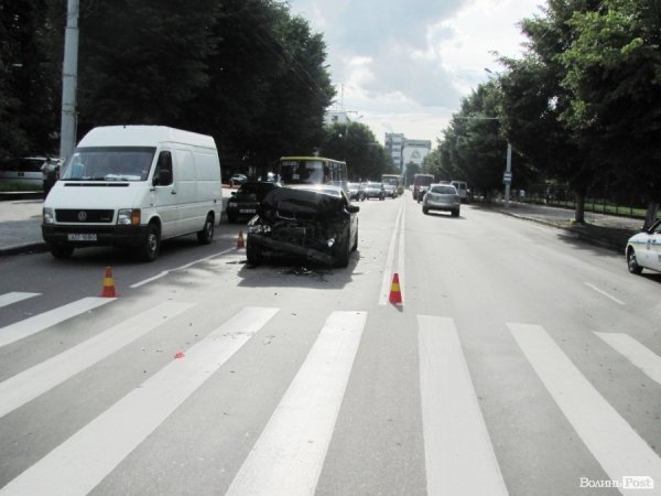 У Луцьку відомий співак потрапив в автомобільну аварію. ФОТО