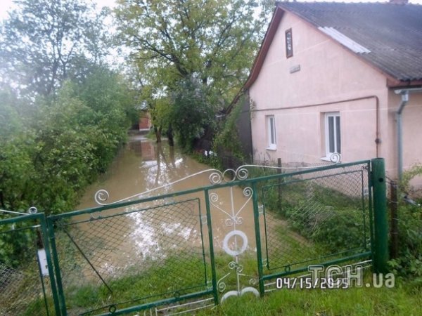 Велика вода на Західній Україні. ФОТО