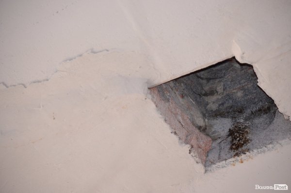 Музшколи Луцька: зал без світла, вікна старі, хори репетирують в коридорі. ФОТО