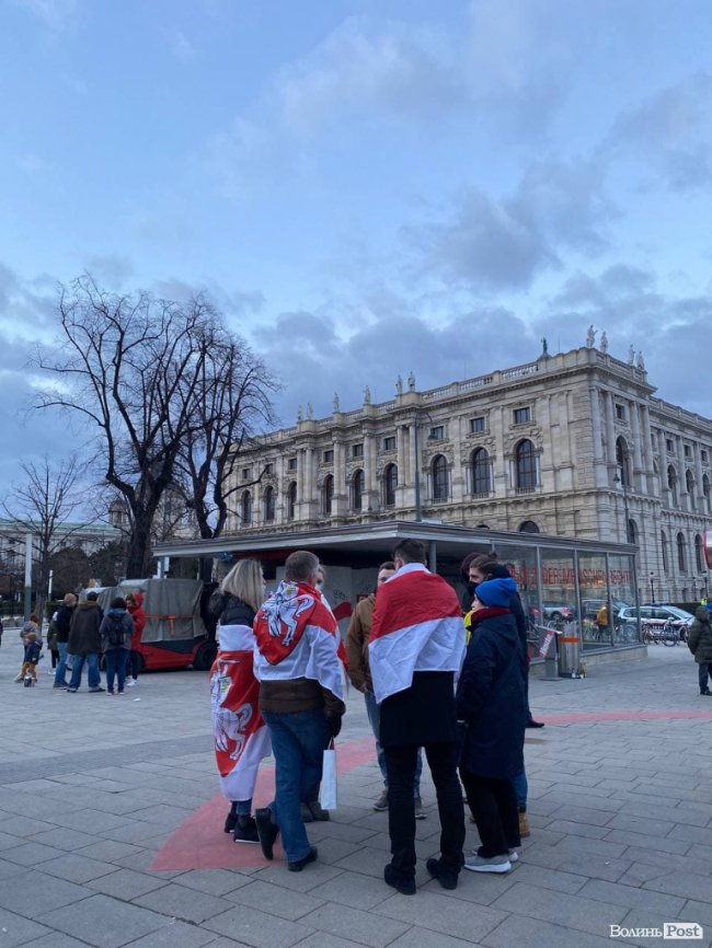 «Я не здамся без бою»: у Відні волиняни мітингують проти війни, яку розпочав Путін. ФОТО. ВІДЕО