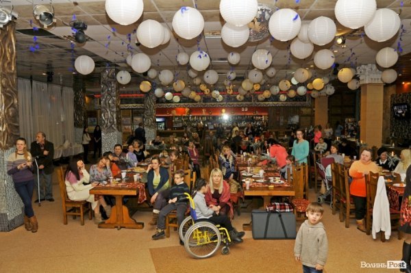 Майстерки, фотозони, аукціон: у Луцьку влаштували свято для особливих дітей